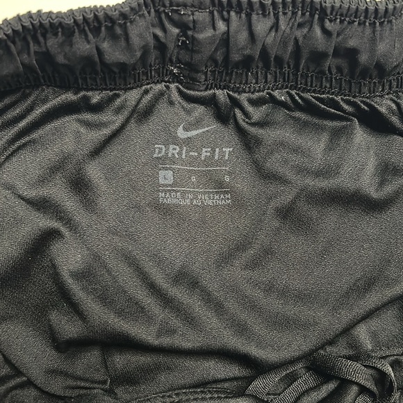 Nike Women's Black Running Shorts size L - Picture 4 of 6